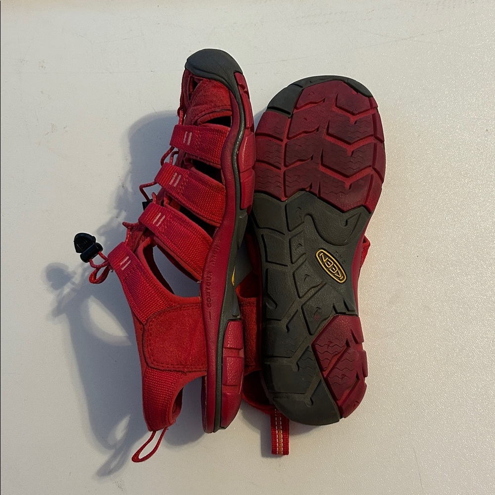 KEEN Women’s Vibrant Red hiking/water Sandals size 9 - Picture 2 of 4